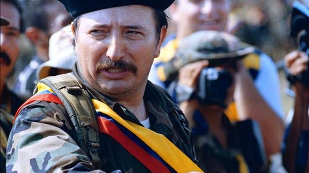 Fotografía de archivo sin fecha disponible cedida por el diario El Tiempo que muestra al líder de la guerrila de las FARC, alias "Mono Jojoy", en San Vicente del Caguán (Colombia). EFE