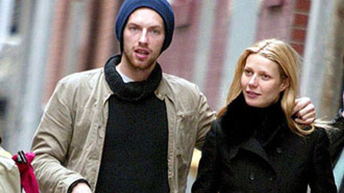 Chris Martin y Gwyneth Paltrow pasean juntos en una foto de archivo.