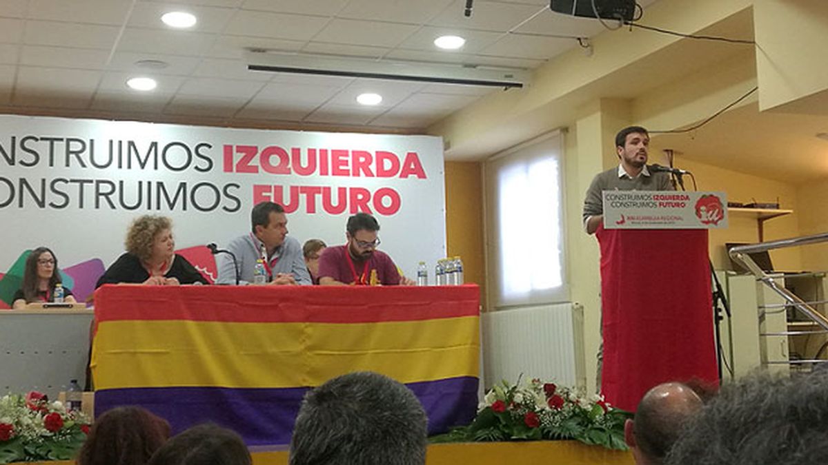 Garzón augura a Rajoy un largo Gobierno "de chantaje a sus socios de C's y PSOE"
