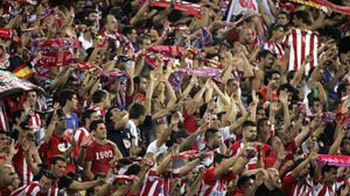 Algunos aficionados del Atlético hicieron cánticos afensivos al fallecido Antonio Puerta. Foto: EFE