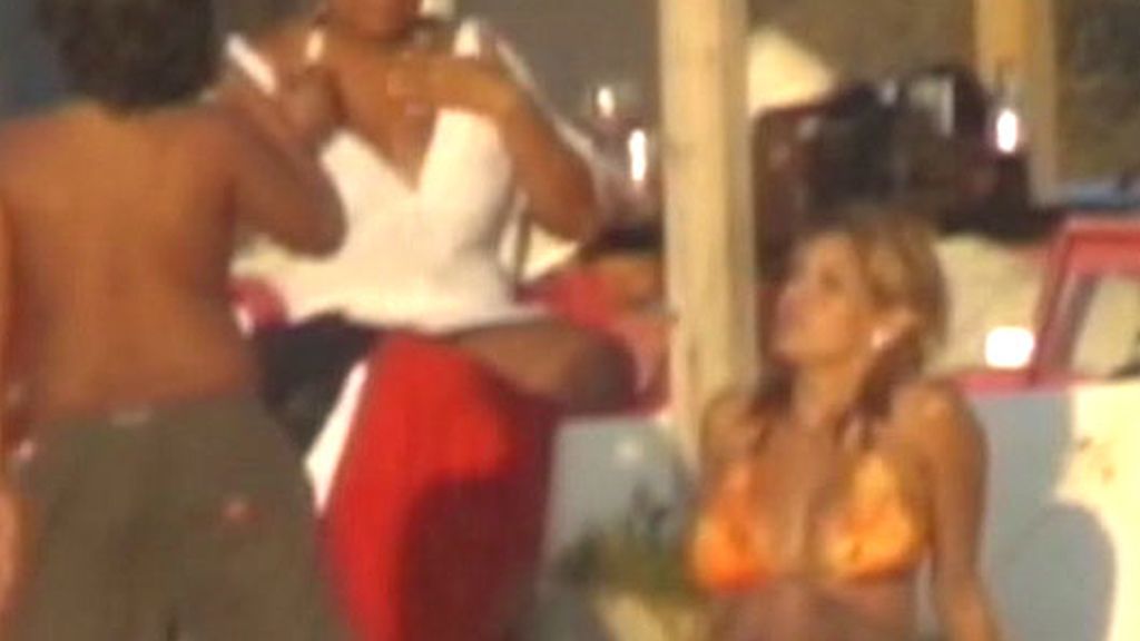 Ivonne Reyes enseña el pompis