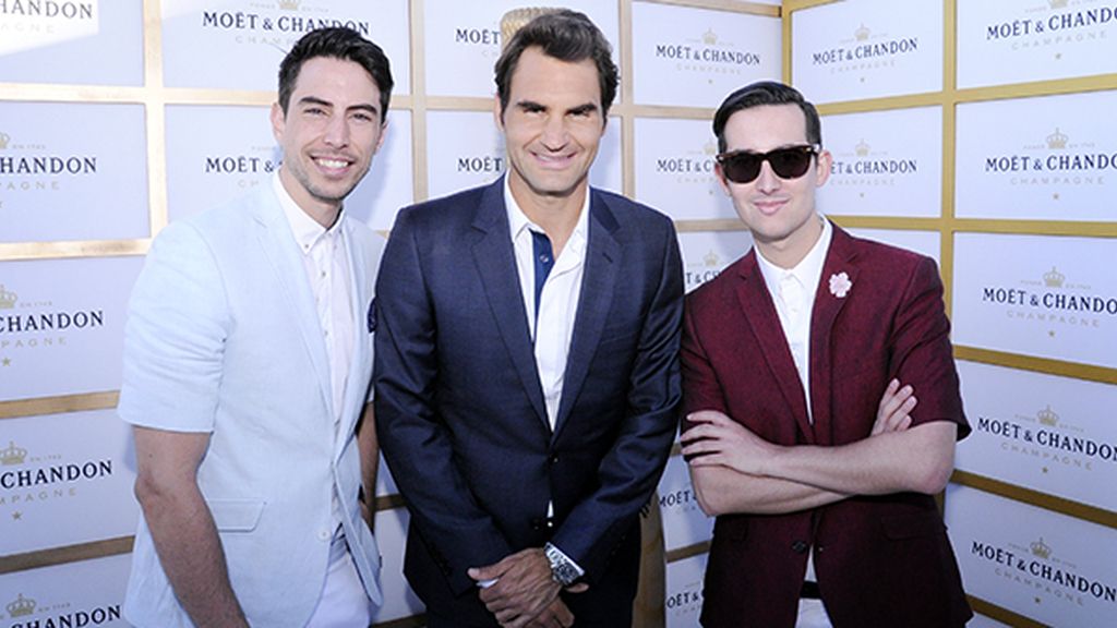 Todo un honor conocer a un astro del tenis como Roger Federer. Nuestros looks son de García Madrid