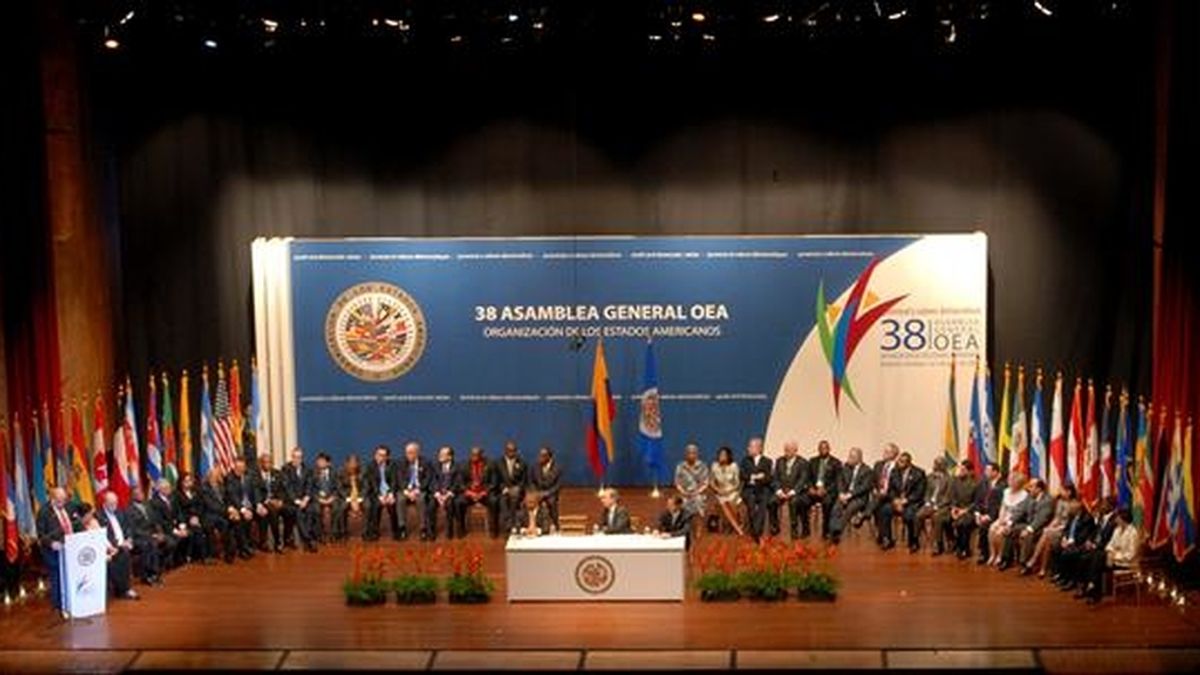 Por primera vez en casi medio siglo, la OEA debate derogar la resolución que suspendió en 1962 a Cuba de su participación en el Sistema Interamericano, tomada en plena Guerra Fría. EFE/Archivo Por primera vez en casi medio siglo, la OEA debate derogar la resolución que suspendió en 1962 a Cuba de su participación en el Sistema Interamericano, tomada en plena Guerra Fría. EFE/Archivo