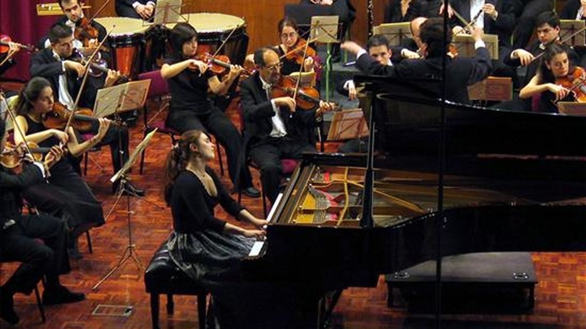 La rusa Anna Vinnitskaja durante su interpretación en la final del XLIV Concurso Internacional de Piano Premio Jaén 2002, que le valió el triunfo en el evento. EFE/Archivo