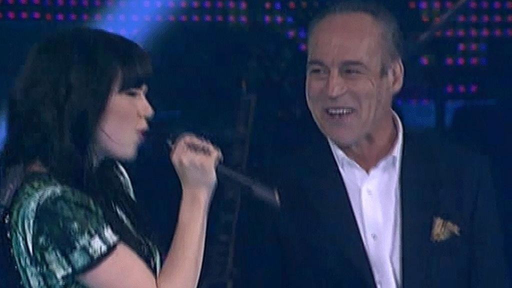 Carly Rae Jepsen canta junto a los finalistas