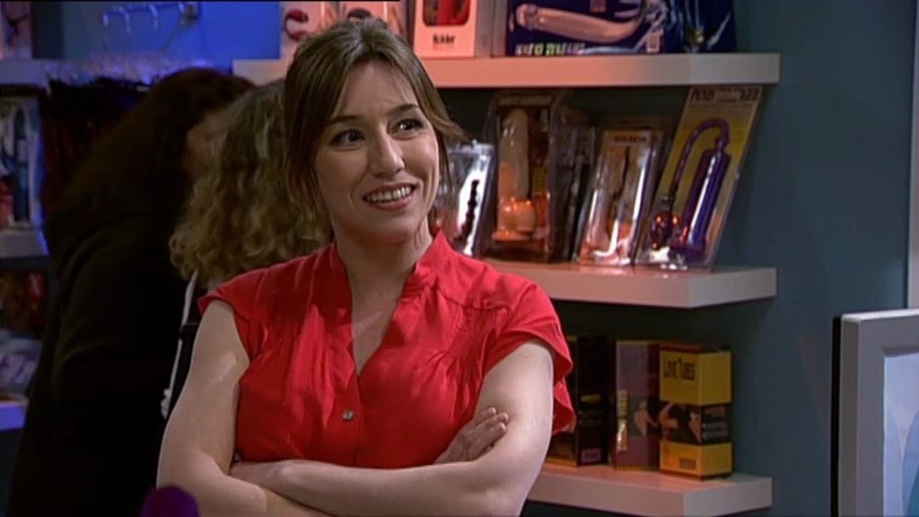 Soraya le pide trabajo sin saber quién es en realidad...