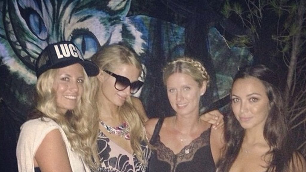 El postureo de Paris Hilton en Ibiza