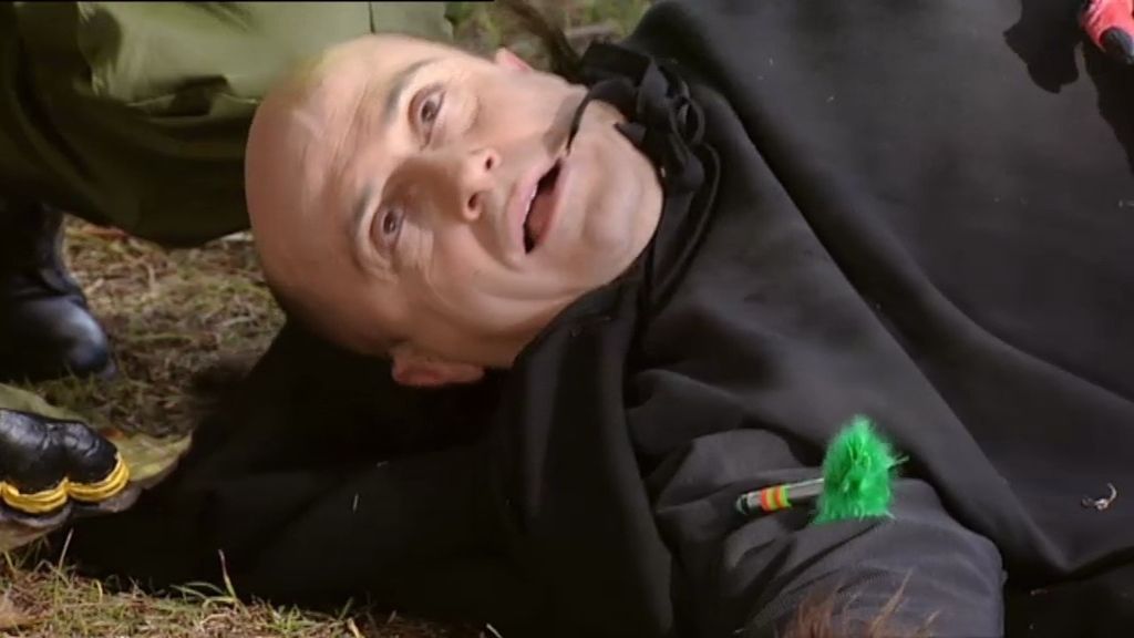 Chema se disfraza de monstruo para asustar a Luisma y a Machu