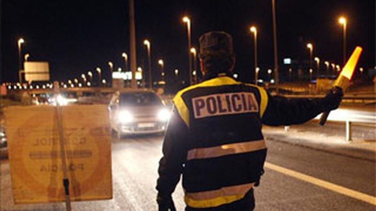 La Policía advierte a los jóvenes en el Tuenti de las sanciones por conducir bajo los efectos de alcohol y drogas. Foto: EFE