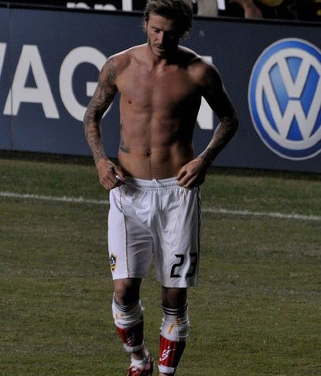 David Beckham, a pecho descubierto