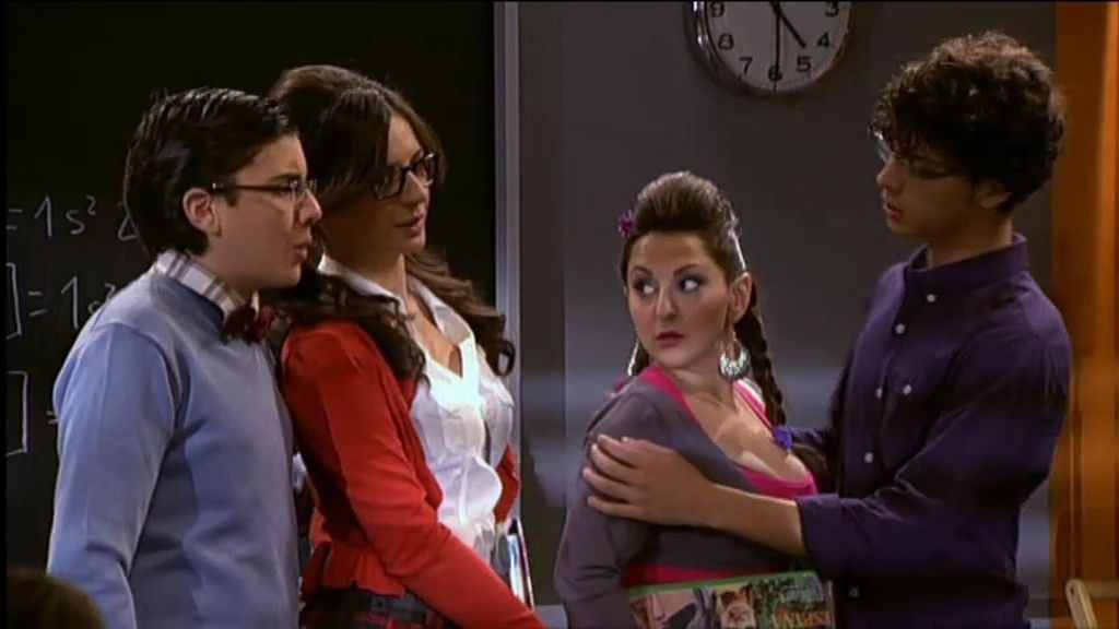 Tienen que convencer a su profesor de que son heterosexuales