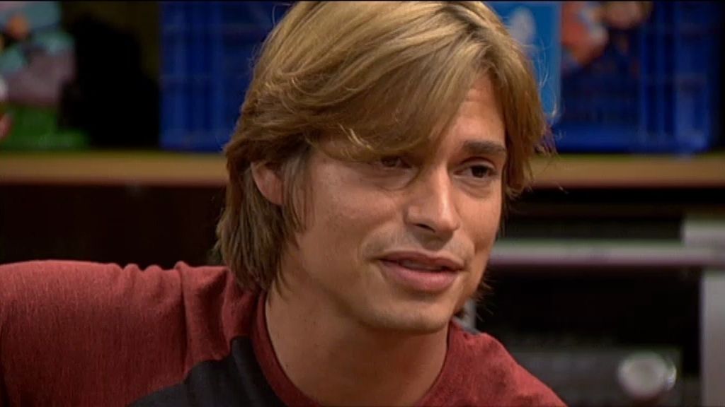 Le pide a Lorena que se vaya con él a cantar a Miami