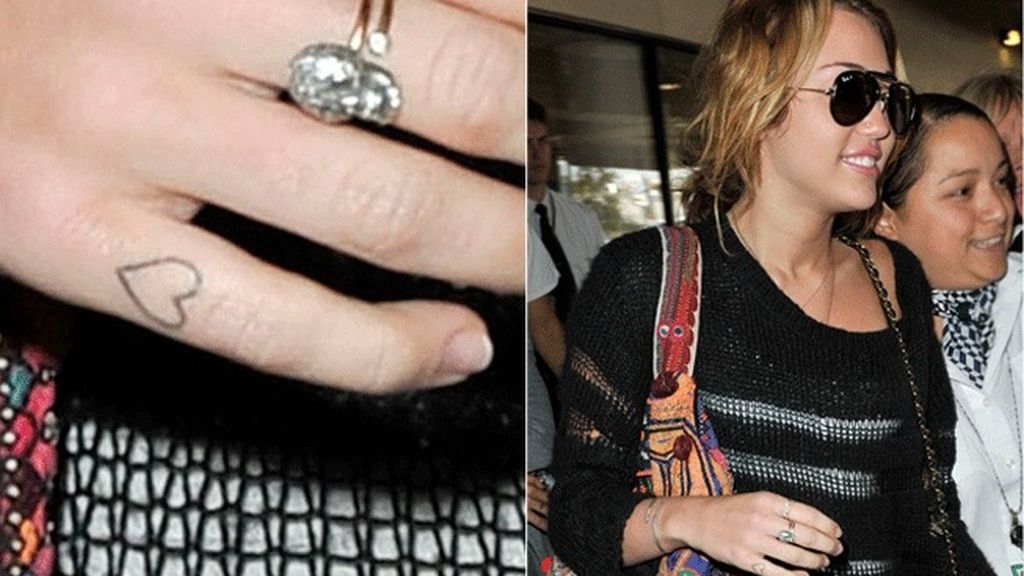 Un corazón en el dedo meñique