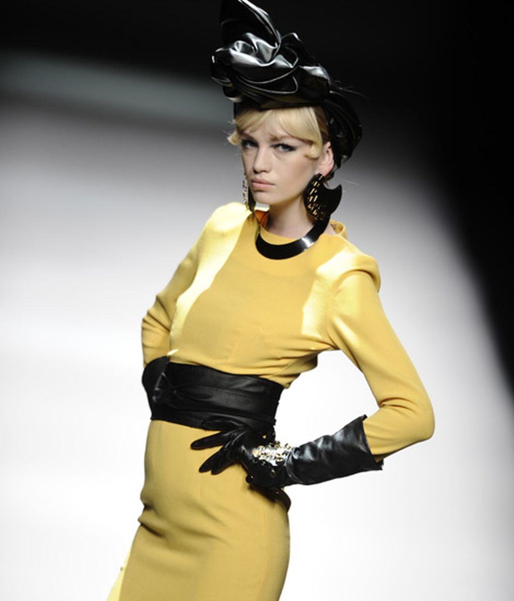 Estilo y glamour llenan la pasarela