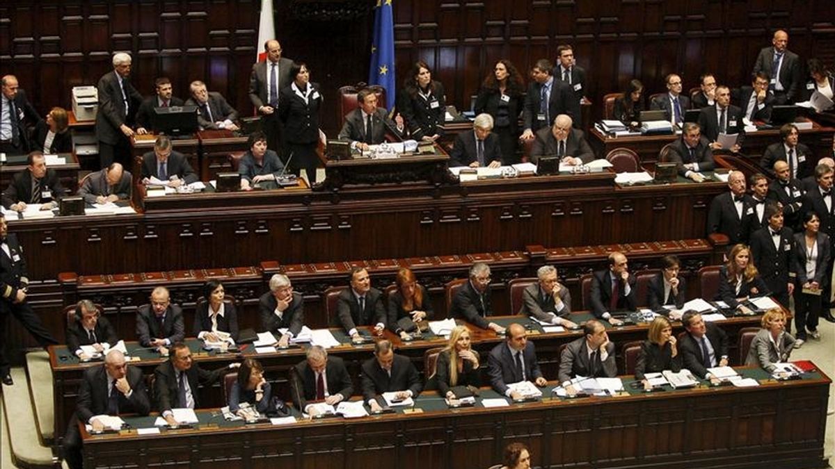 La Cámara de los Diputados italiana aprobó hoy el proyecto de ley conocido como "proceso breve", que reduce los plazos de los procesos y de prescripción de los delitos para los imputados sin antecedentes penales y que puede beneficiar al primer ministro, Silvio Berlusconi, en sus juicios pendientes. EFE/Archivo