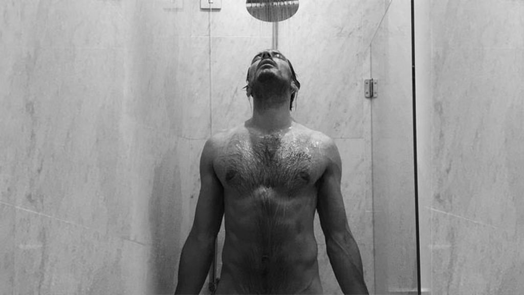 Octubre: Velencoso, así, recién levantado a las "6 : 57 AM"