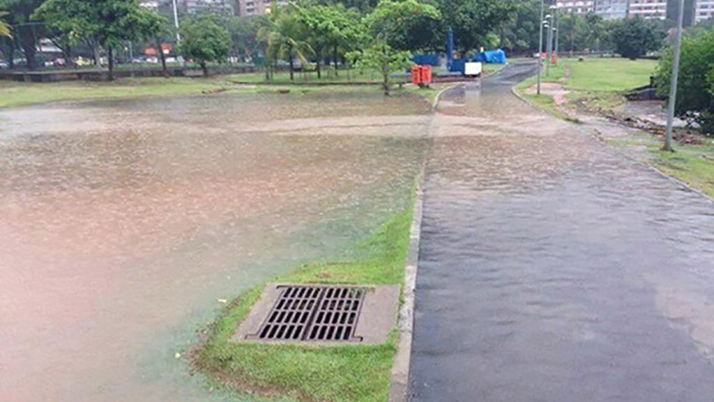 Una alcantarilla que no cumple su función