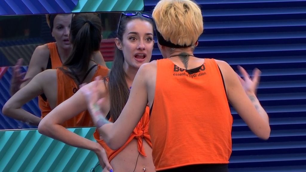 Adara y Barbara pelea