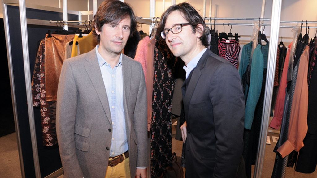 Los hermanos Muñoz, que componen la firma Ailanto, nos mostraron su colección al detalle