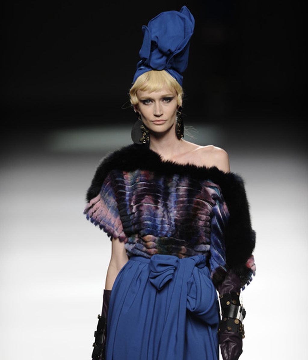 Estilo y glamour llenan la pasarela