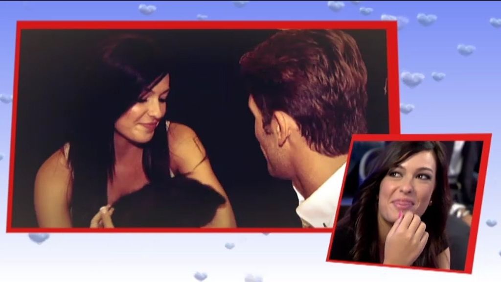 Cena romántica, brindis y velas