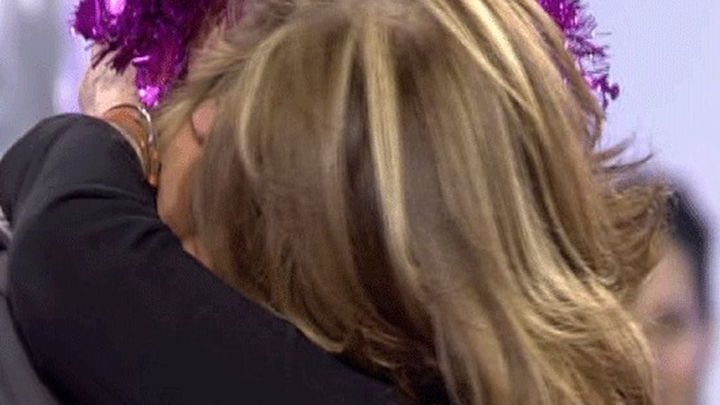 Kiko pilla cacho con Mila, Terelu y Lydia