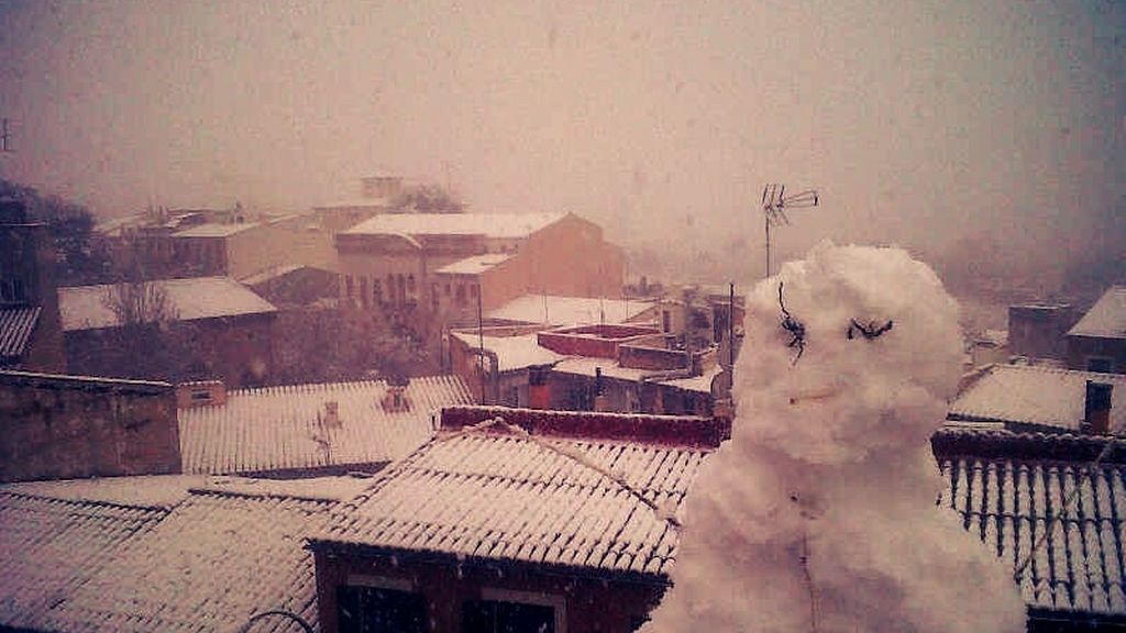 Una gran capa de nieve en los tejados de Palma