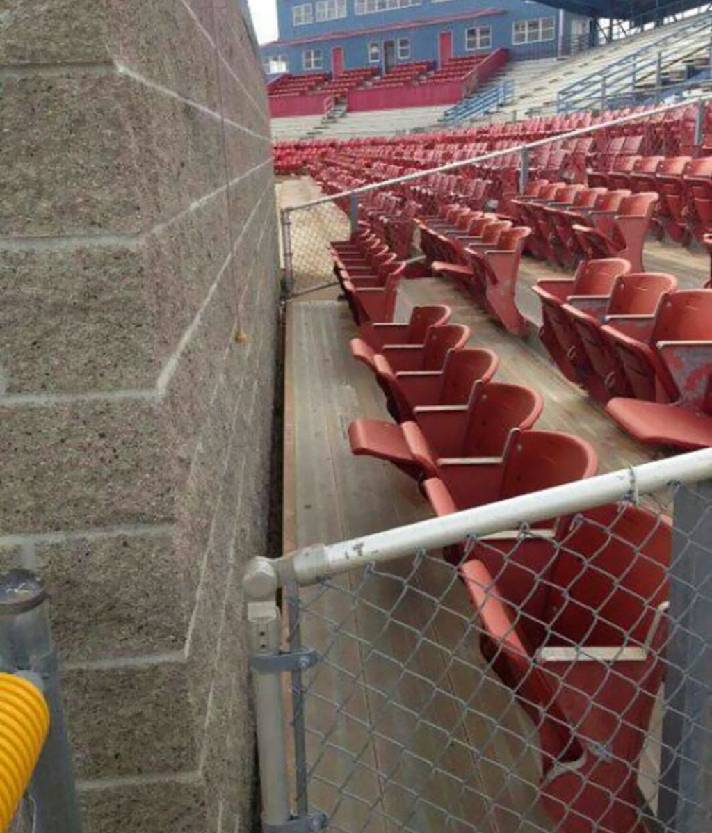 Una grada con una visión reducida