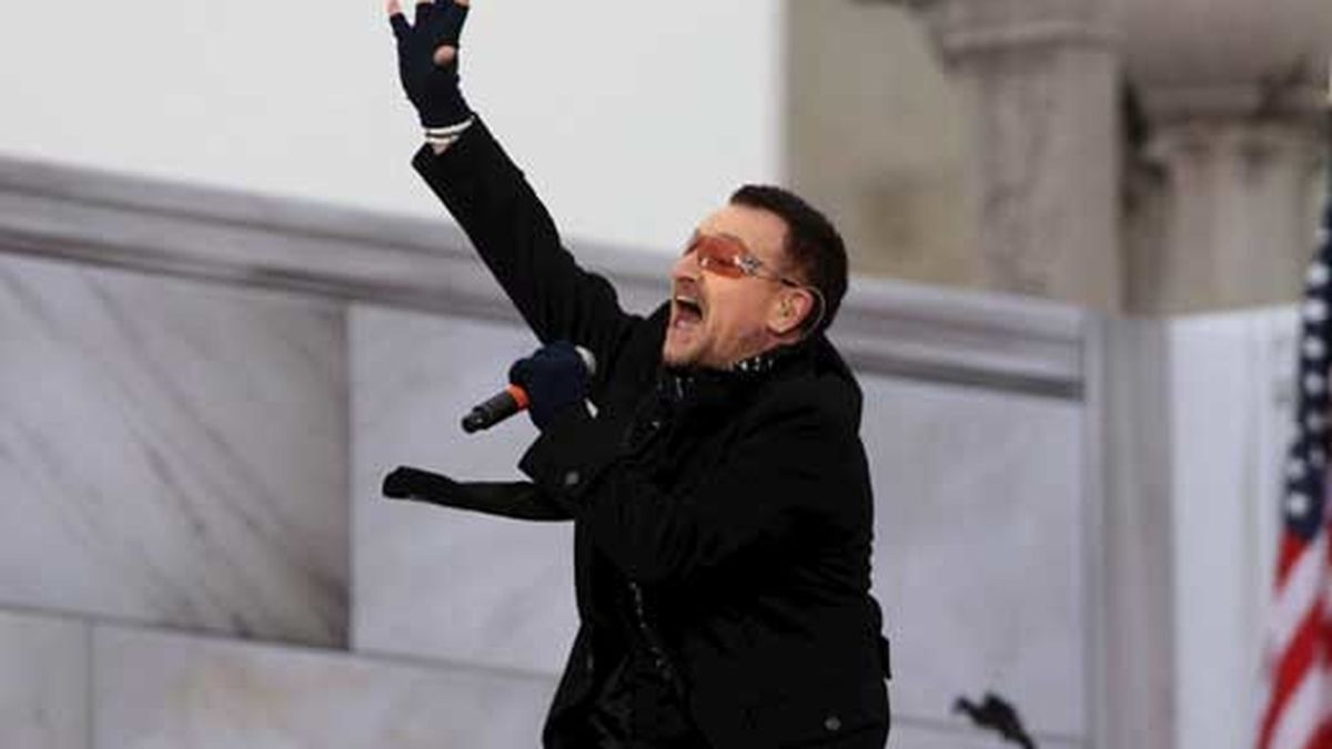 El líder de U2 en el concierto 'We are de one' de bienvenida a Obama, a la presidencia de EEUU. Foto AP