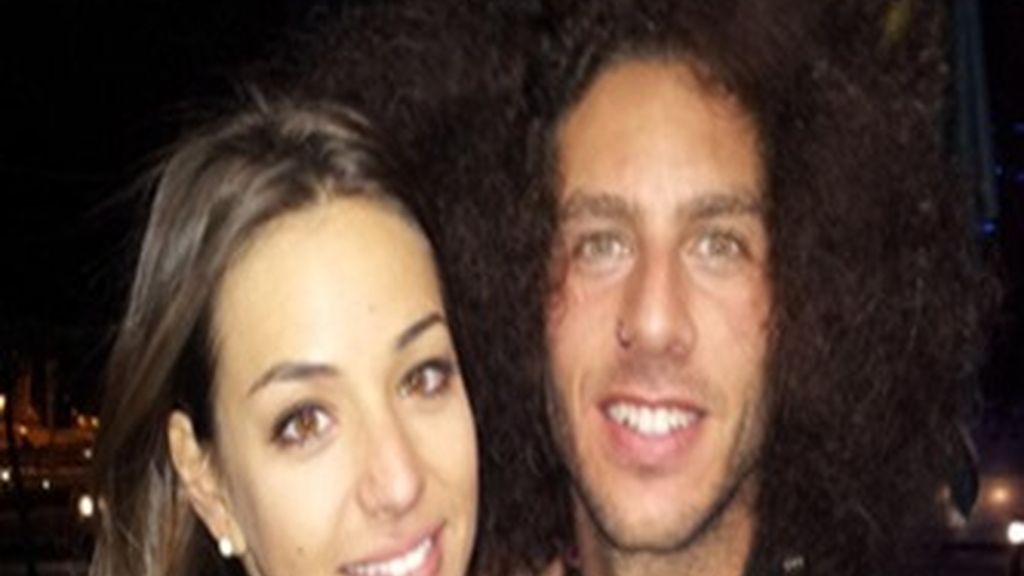 El álbum de los muñecos fuera de la casa