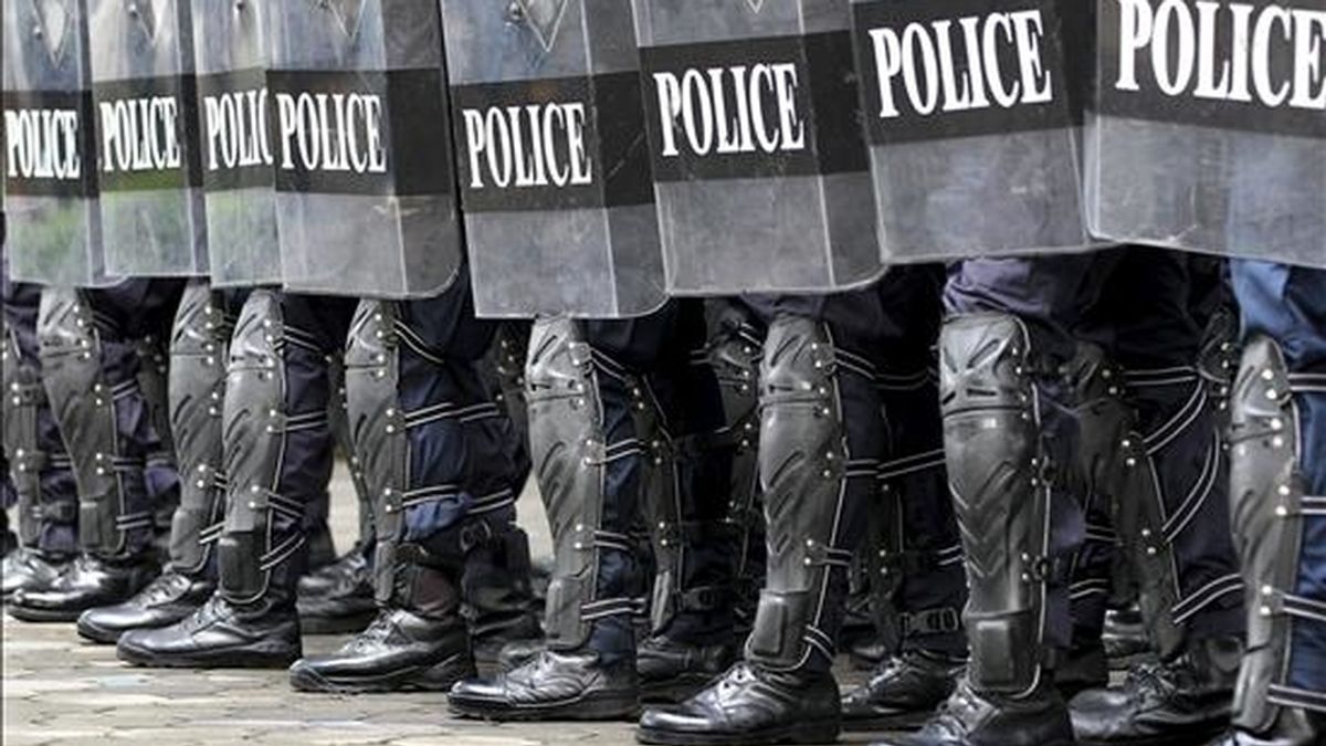Miembros de las fuerzas antidisturbios realizan un simulacro de seguridad en la sede de la policía en Bangkok, Tailandia. EFE/Archivo Miembros de las fuerzas antidisturbios realizan un simulacro de seguridad en la sede de la policía en Bangkok, Tailandia. EFE/Archivo