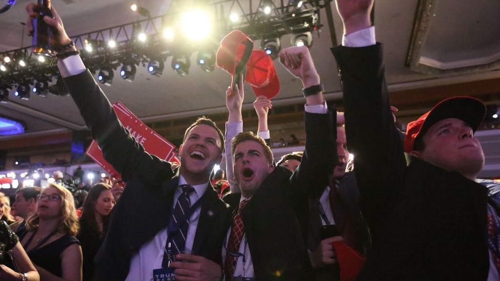 Seguidores republicanos celebran los resultados electorales