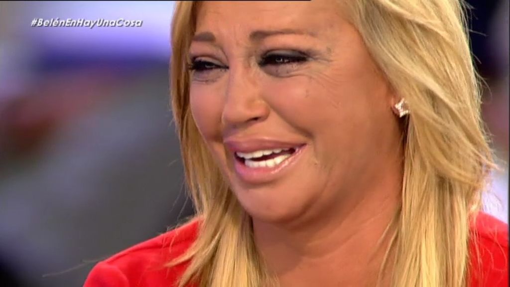 Belén Esteban, emocionada en el plató de 'Hay una cosa...'