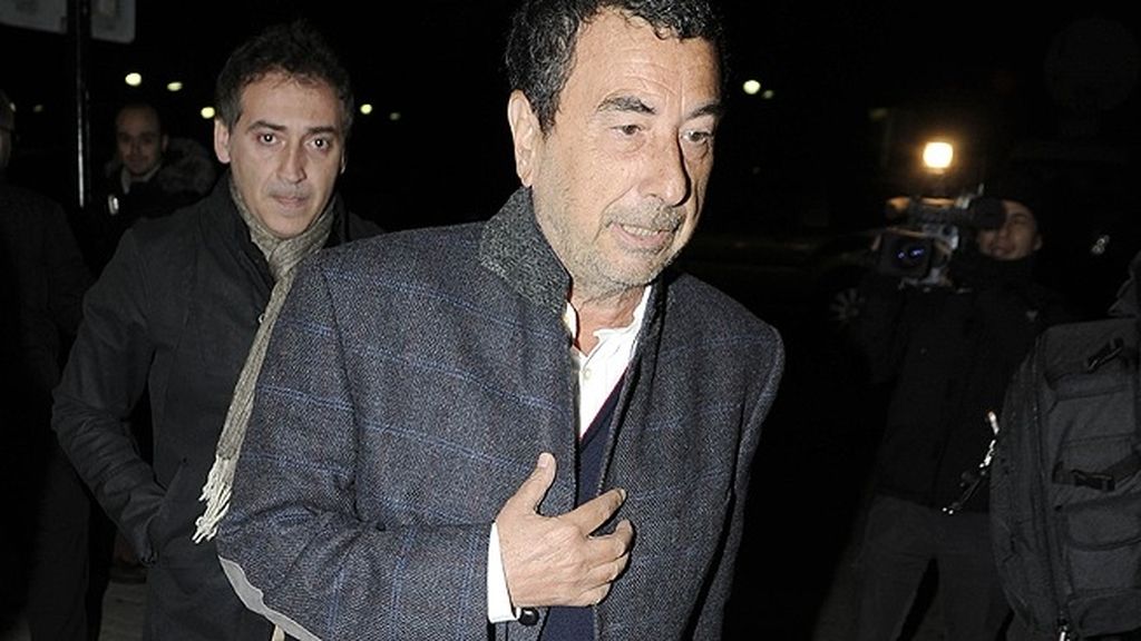 El director José Luis Garci acudió al tanatorio de Tres Cantos para despedirse de Fernando Guillén