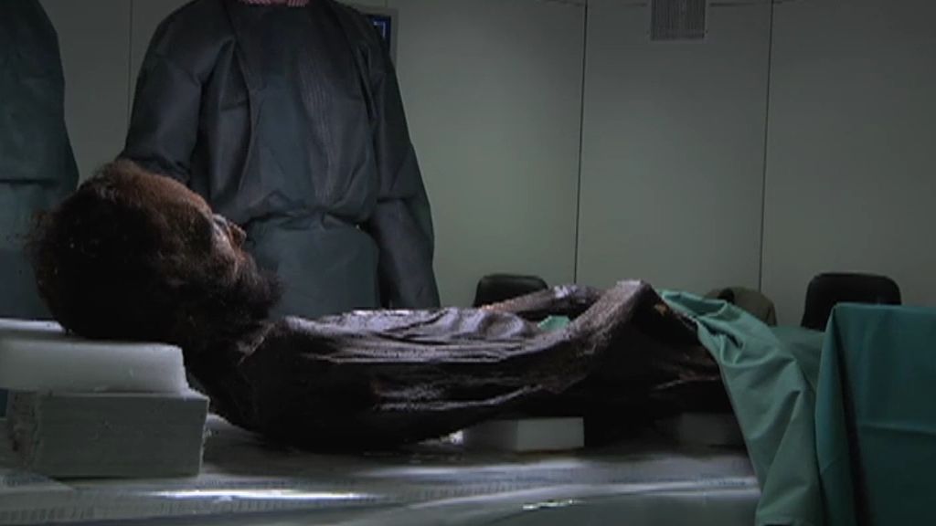 Los forenses analizan la momia del general Prim