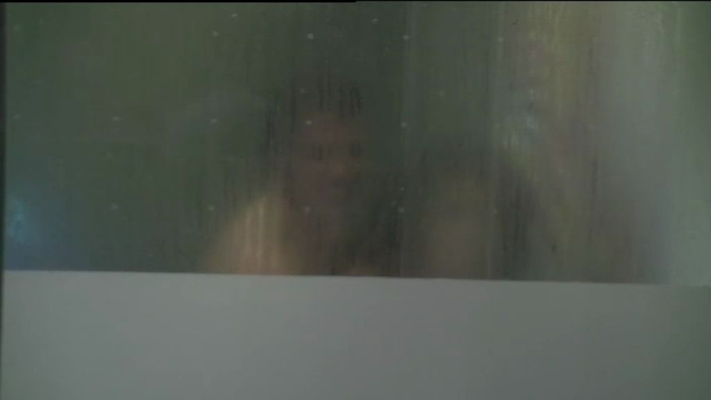 Aless y Noe desatan su pasión en la ducha