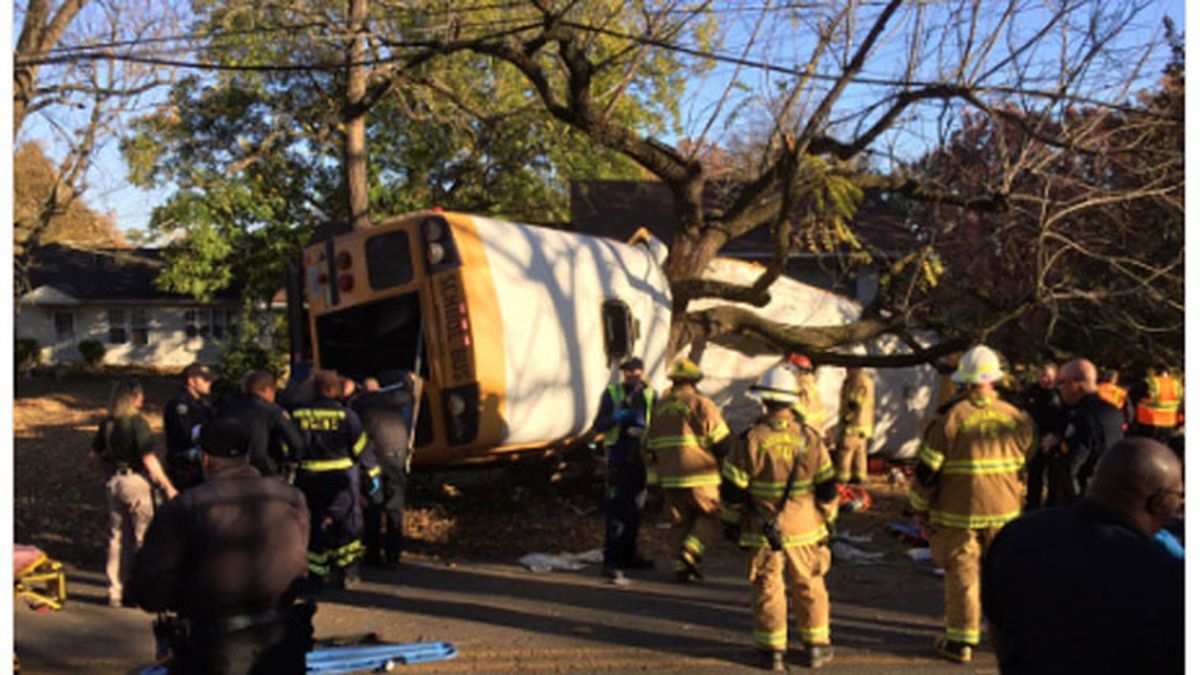 accidente autobús escolar  en Chattanooga