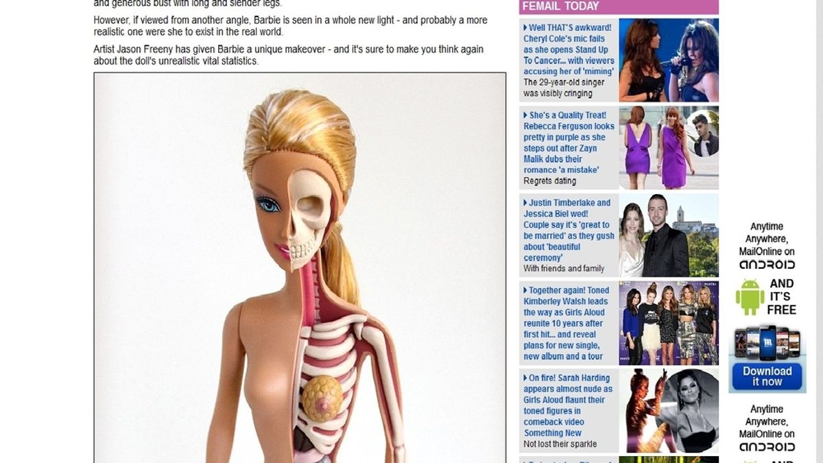 El artista Jason Freeny muestra las entrañas de Barbie