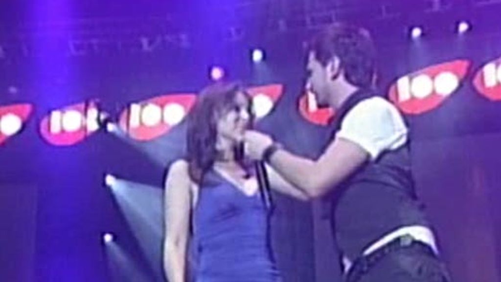 Chenoa y David de Maria, el beso