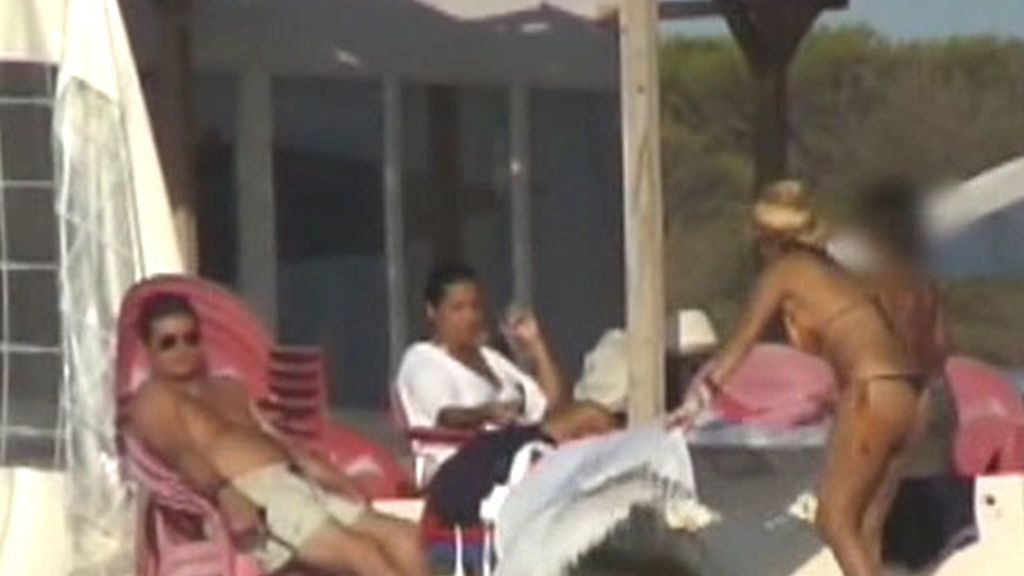 Ivonne Reyes enseña el pompis