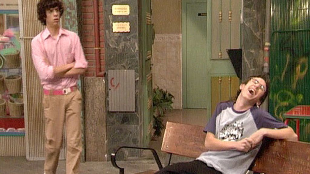 Jonathan, un 'pringao' con gafas