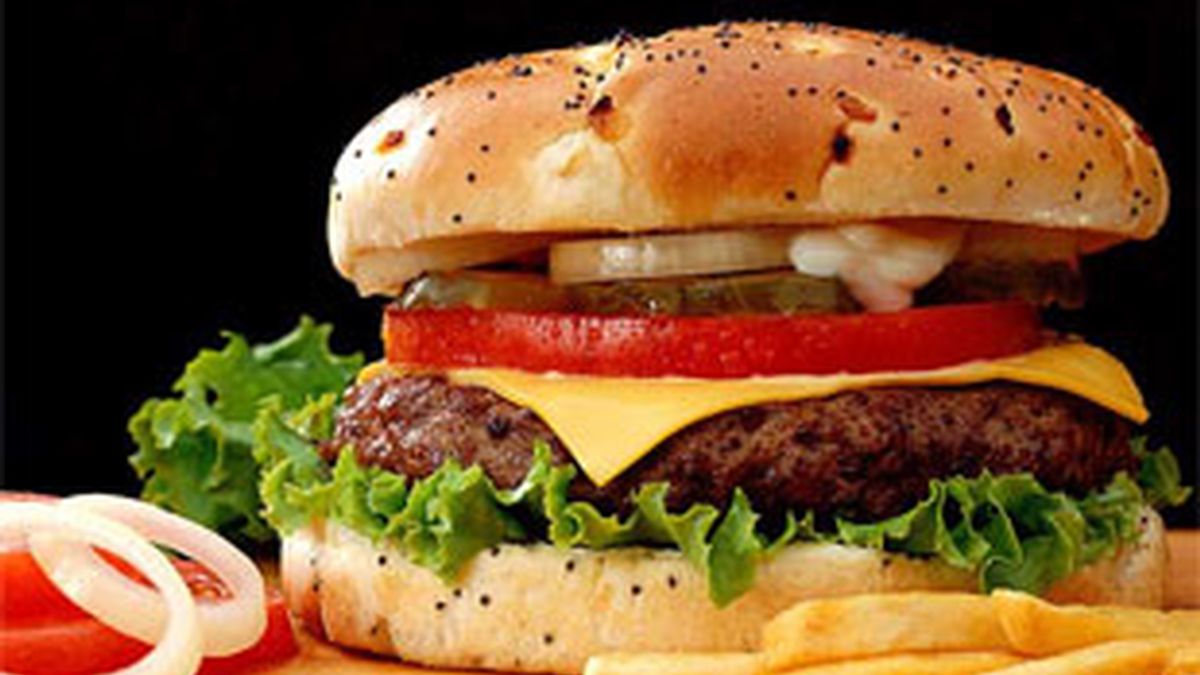Comer alimentos procesados y menos frutas y verduras aumenta el riesgo de sufrir depresión. Foto: EFE. Comer alimentos procesados y menos frutas y verduras aumenta el riesgo de sufrir depresión. Foto: EFE.
