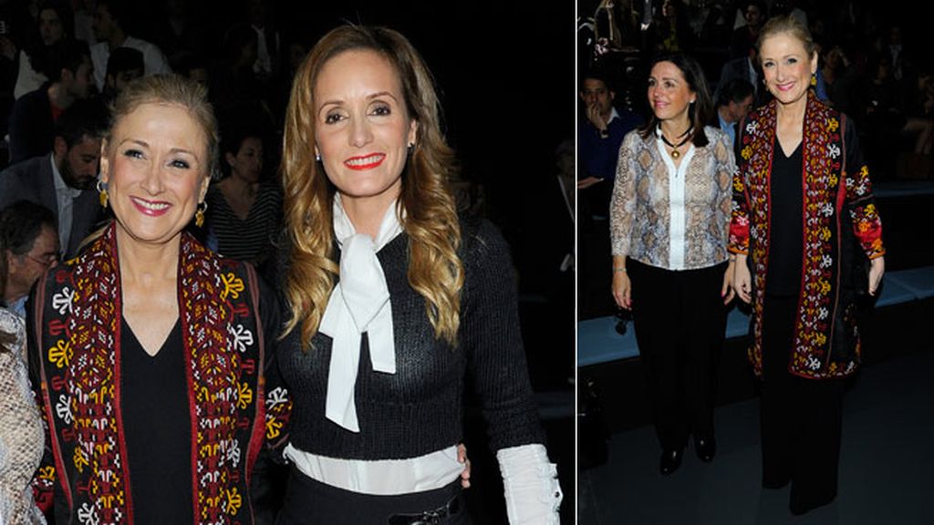 Cristina Cifuentes en el desfile de Juana Martín