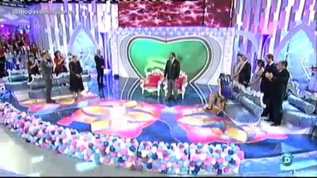 Su llegada, en un descapotable