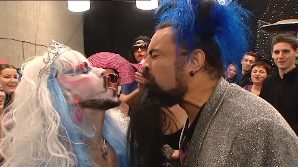 El bodorrio entre 'El Sevilla' y Lola Power