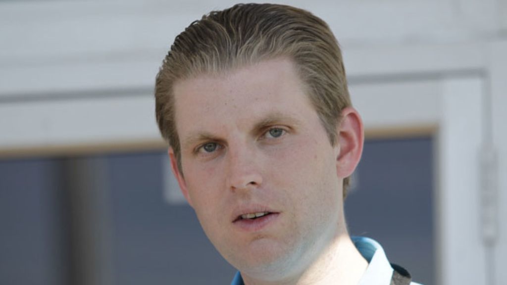 Eric Trump, combina la caridad con su afición por la caza