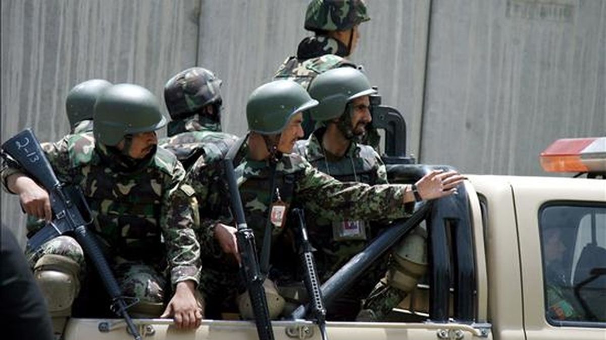 Soldados afganos patrullan Kabul. EFE/Archivo
