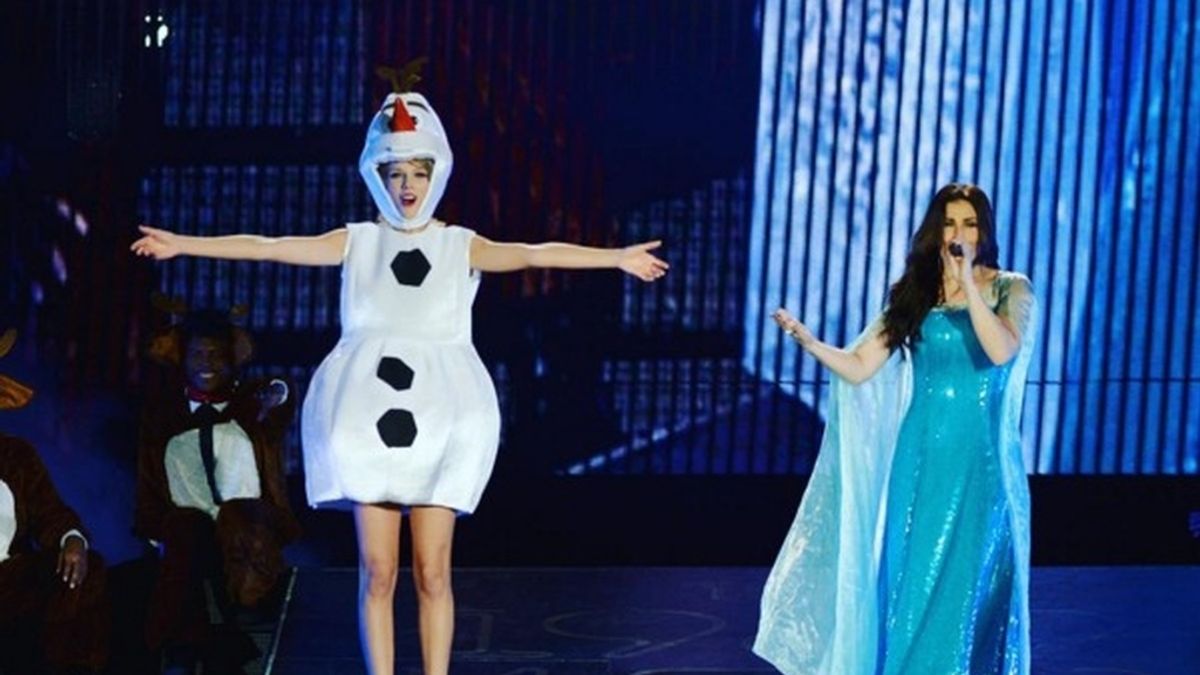 Taylor Swift e Idina Menzel se disfrazan de 'Frozen' por Halloween