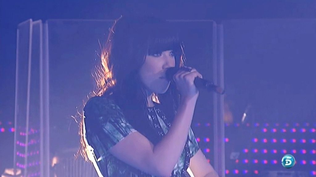 Carly Rae Jepsen canta junto a los finalistas