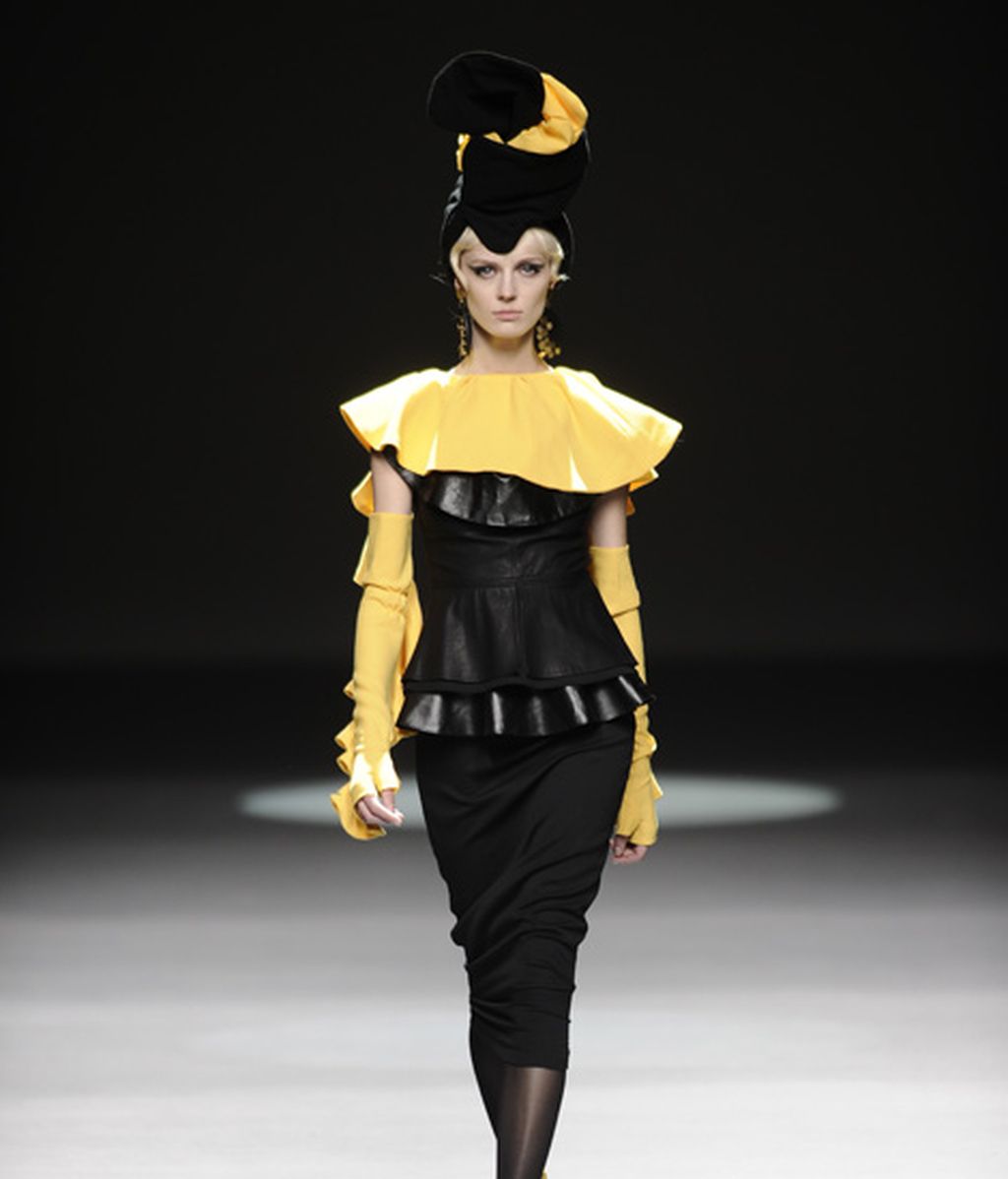 Estilo y glamour llenan la pasarela